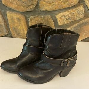 CORRAL Indie Spirit Sz 9 ankle boots with straps